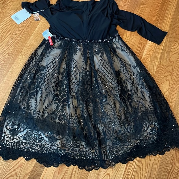 Mac Duggal Long Sleeve Mixed Media Embellished Dress Size 20W NWT - Picture 17 of 17